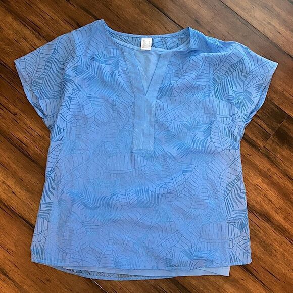 Blue Short Sleeve Top Intricate Floral Blouse Size Small - Picture 1 of 5